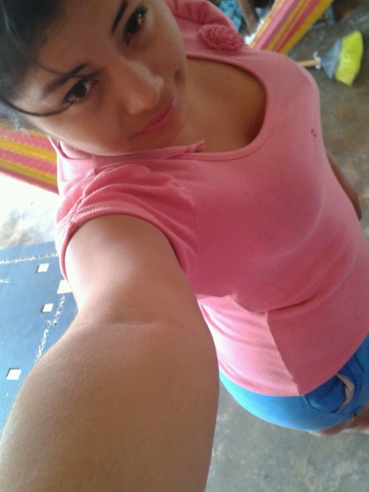 Latina chica sexi coqueta pisadora, muestra sus cosas
 #89512427