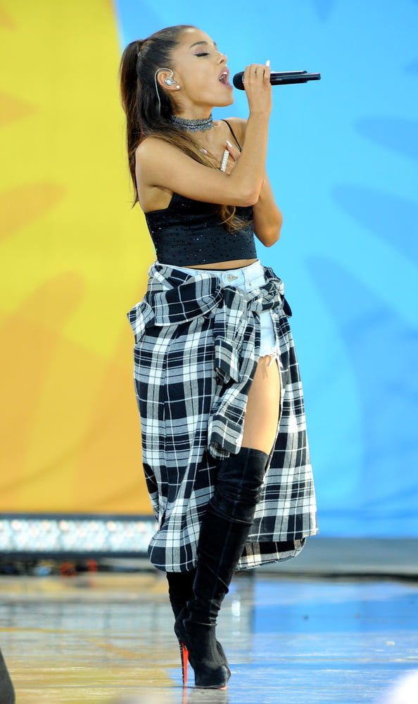 Ariana grande con gli stivali vol 02
 #104874106