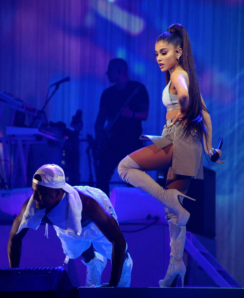 Ariana grande con gli stivali vol 02
 #104874268