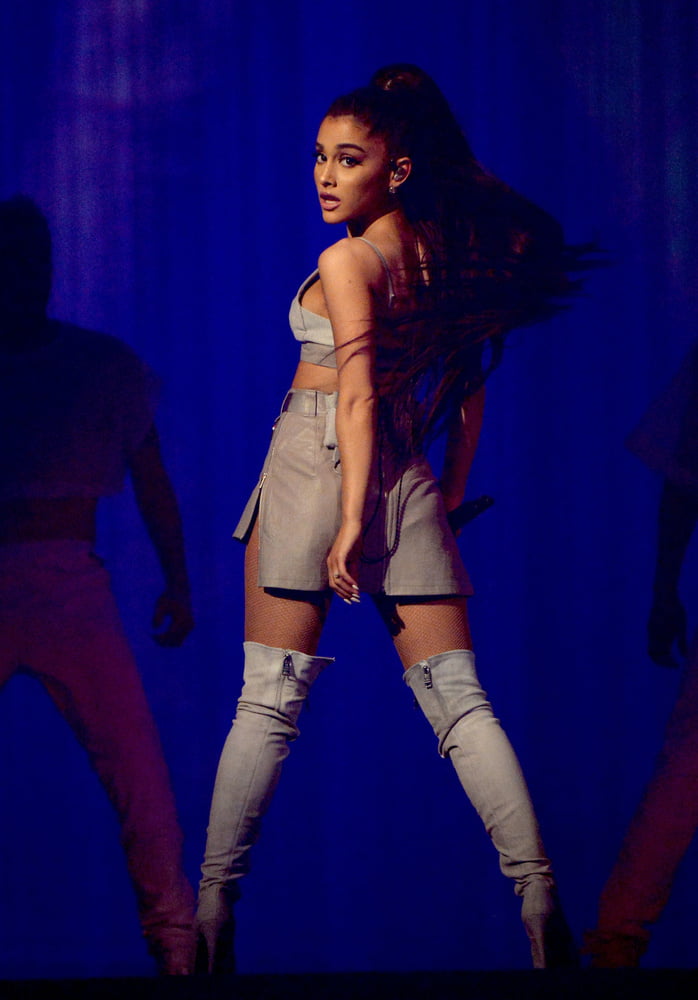 Ariana grande con gli stivali vol 02
 #104874271