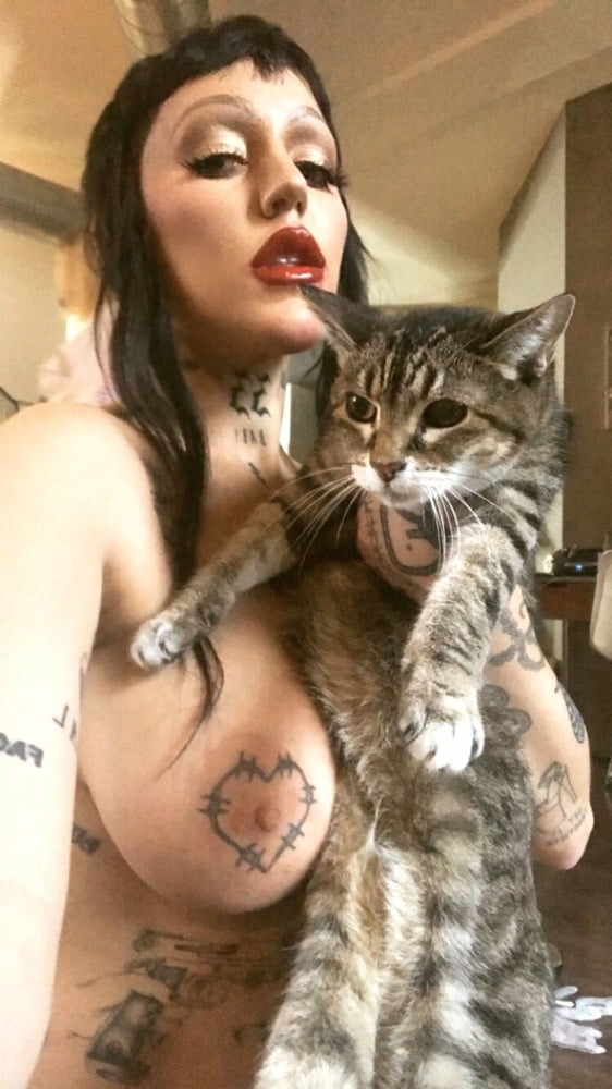 Brooke candy tatoo brüste
 #98322646