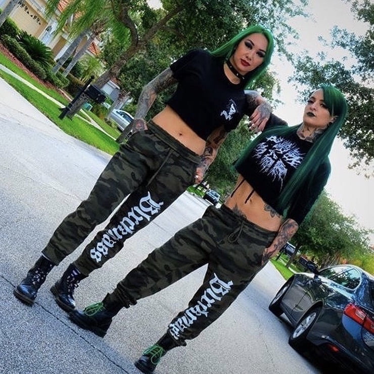 Ruby riott und liv morgan
 #106542986