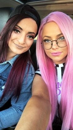 Ruby riott und liv morgan
 #106543084