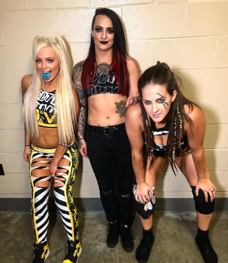 Ruby riott und liv morgan
 #106543100