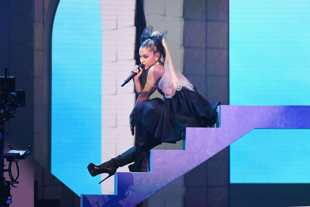 Ariana grande con gli stivali vol 03
 #104947481