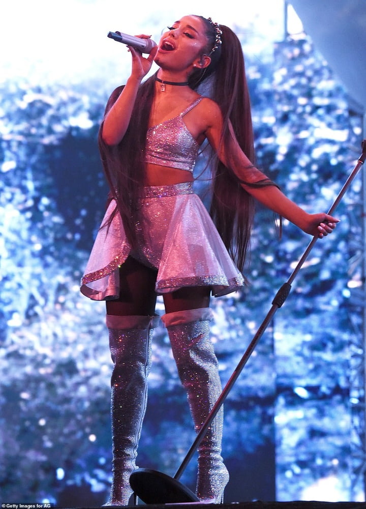 Ariana grande con gli stivali vol 03
 #104947535