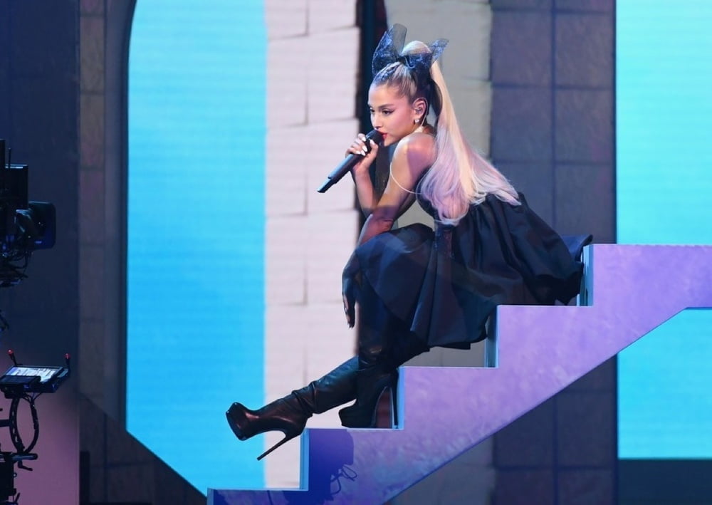 Ariana grande con gli stivali vol 03
 #104947538