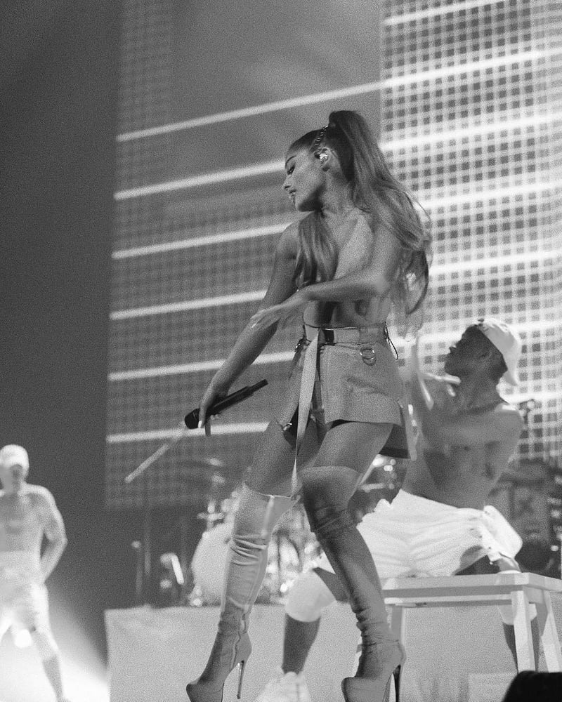 Ariana grande con gli stivali vol 03
 #104947553
