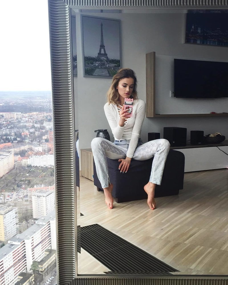 Julia kuczynska maffashion pieds et jambes
 #97887332