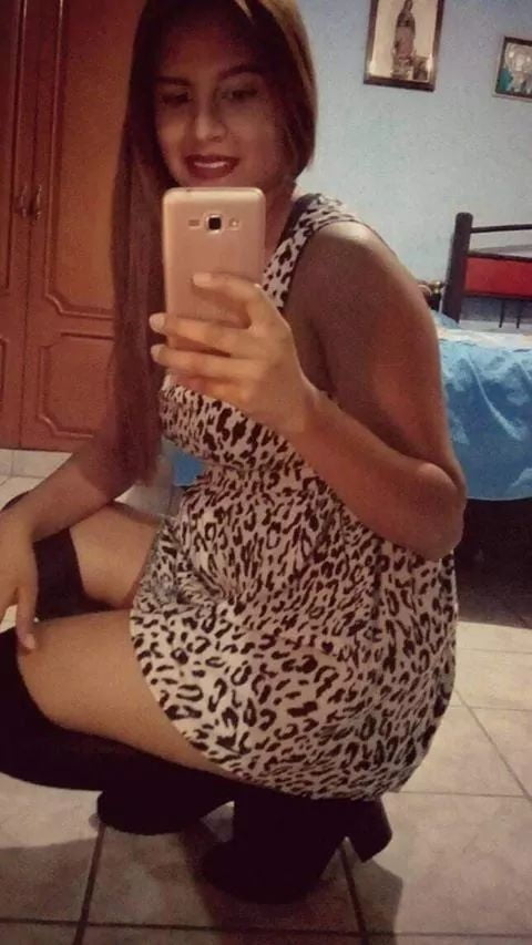 Putitas en minifalda #80976435