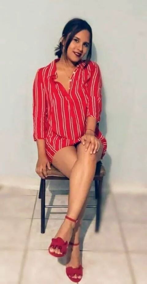 Putitas en minifalda #80976437