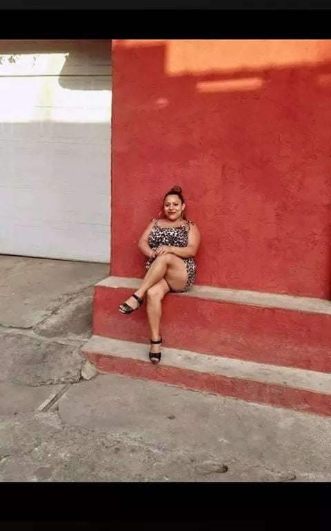 Putitas en minifalda #80976465