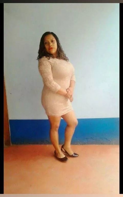 Putitas en minifalda #80976474