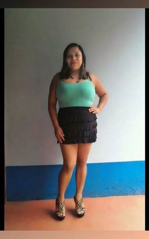 Putitas en minifalda #80976483