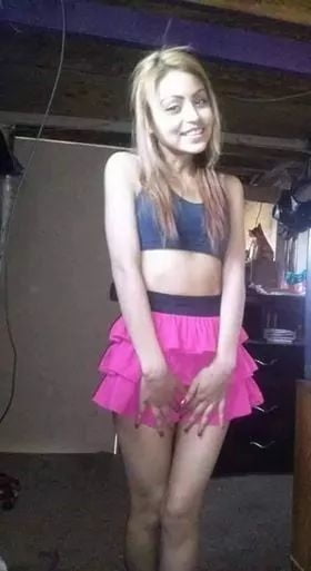 Putitas en minifalda #80976504