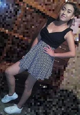 Putitas en minifalda #80976509