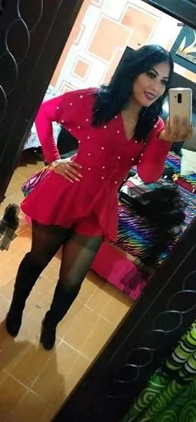 Putitas en minifalda #80976513