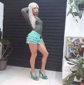 Putitas en minifalda #80976517