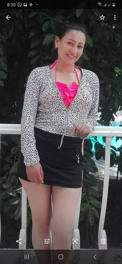 Putitas en minifalda #80976533