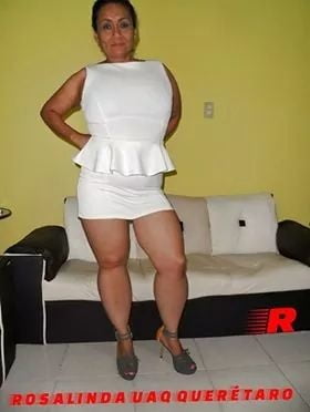 Putitas en minifalda #80976536