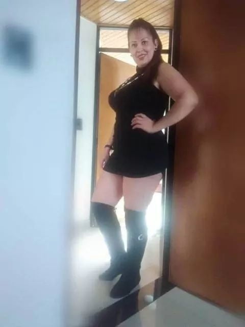 Putitas en minifalda #80976539