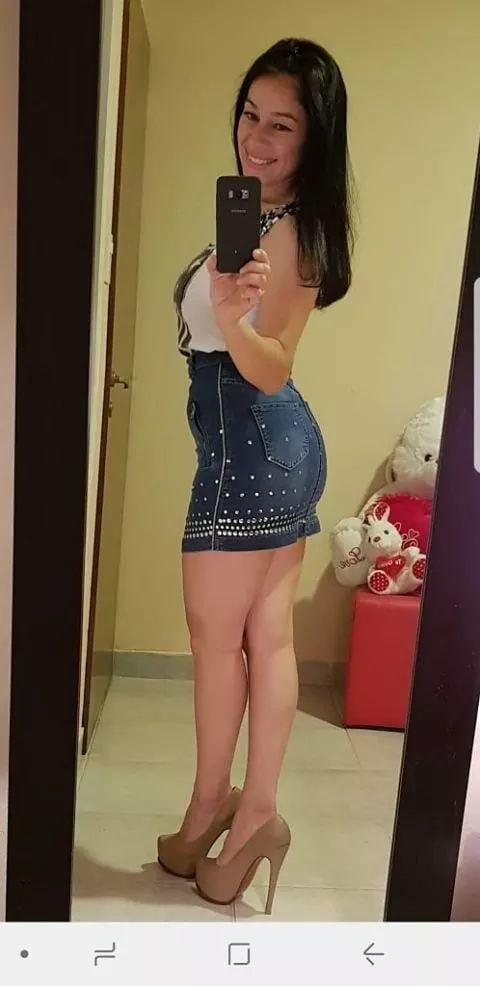 Putitas en minifalda #80976542