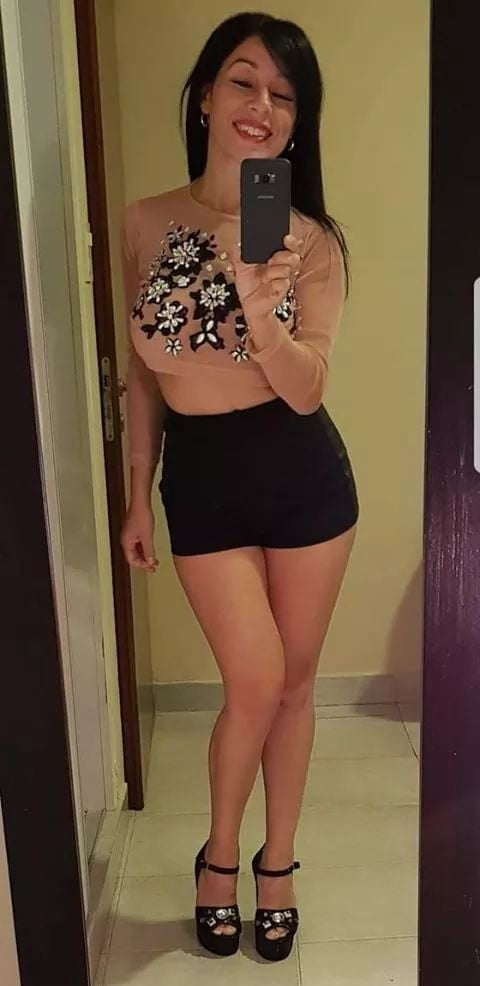 Putitas en minifalda #80976545