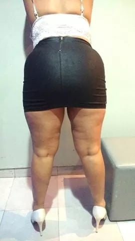 Putitas en minifalda #80976551