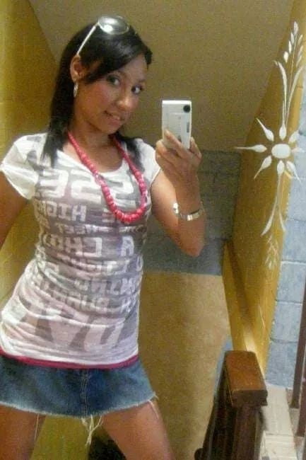 Putitas en minifalda #80976557