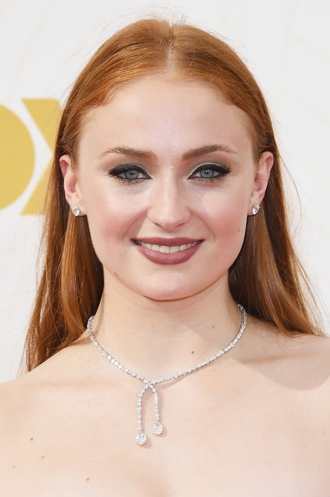 Sophie Turner cum trigger
 #82002542