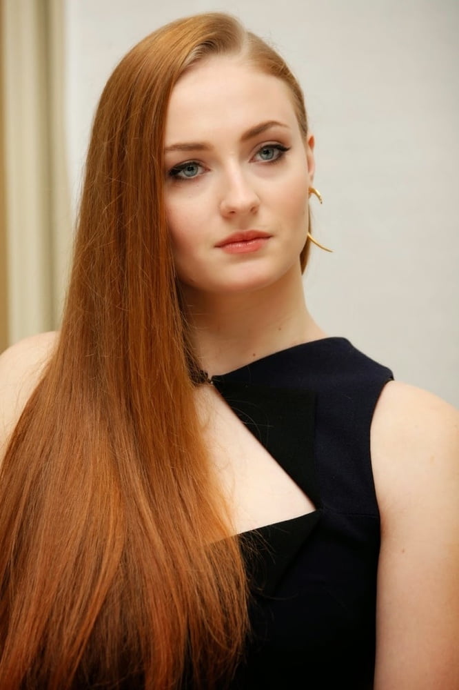 Sophie Turner cum trigger
 #82002560