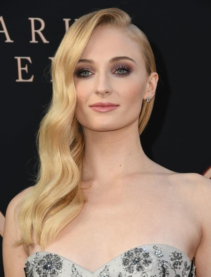 Sophie Turner cum trigger
 #82002568