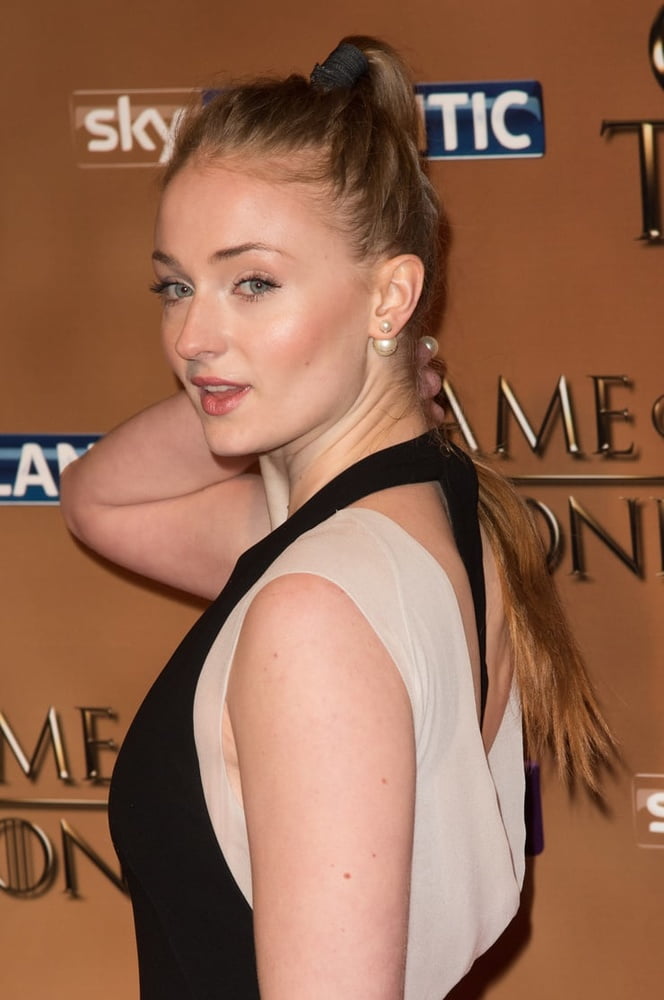 Sophie Turner cum trigger
 #82002570