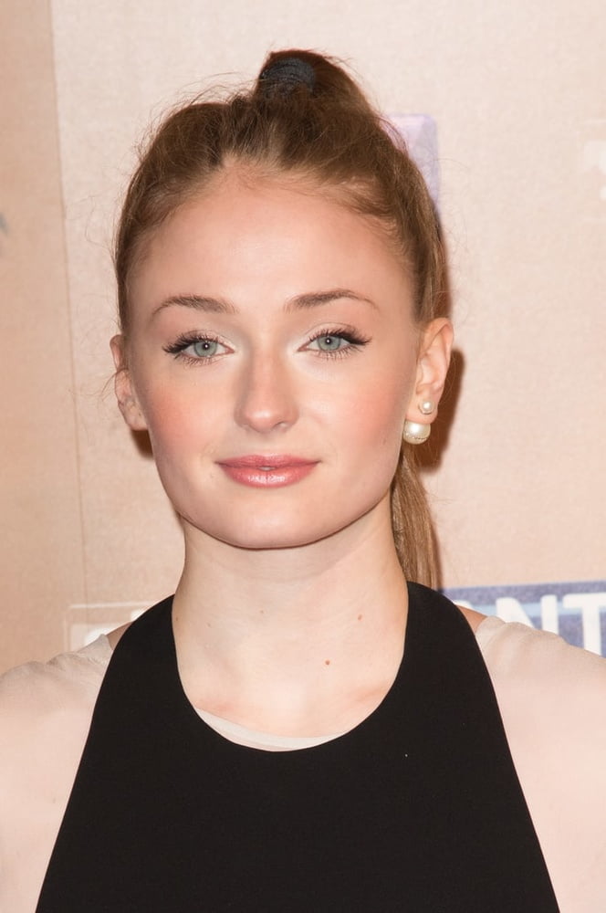 Sophie Turner cum trigger
 #82002571