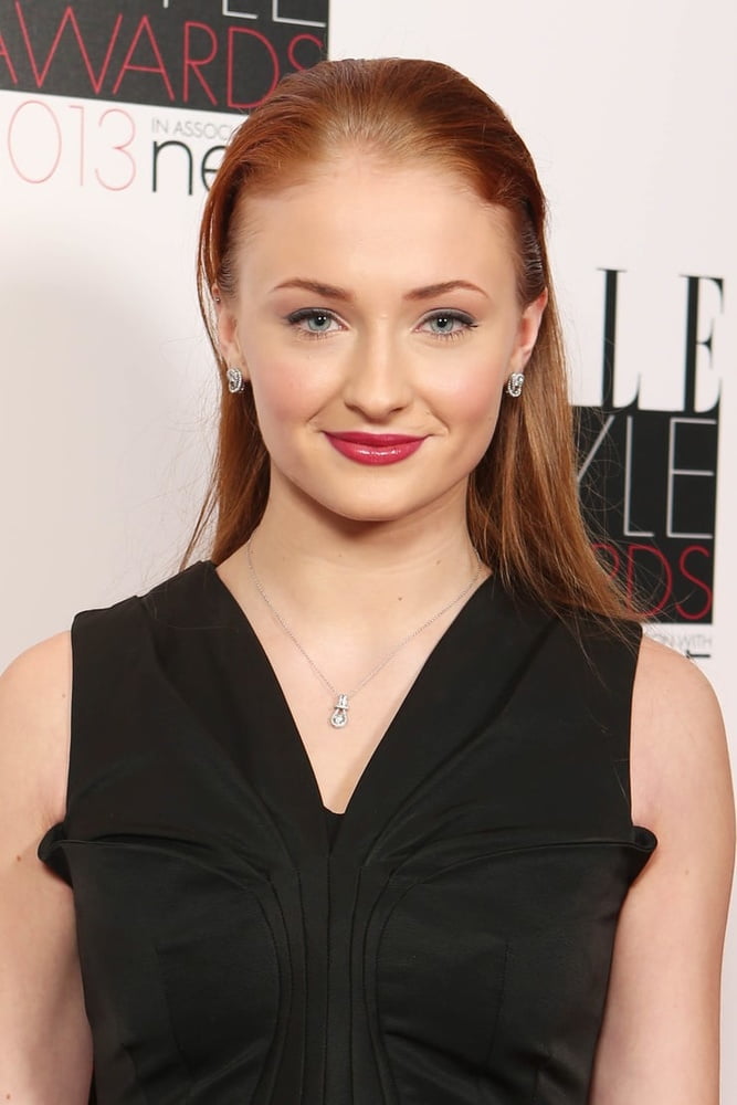 Sophie Turner cum trigger
 #82002608