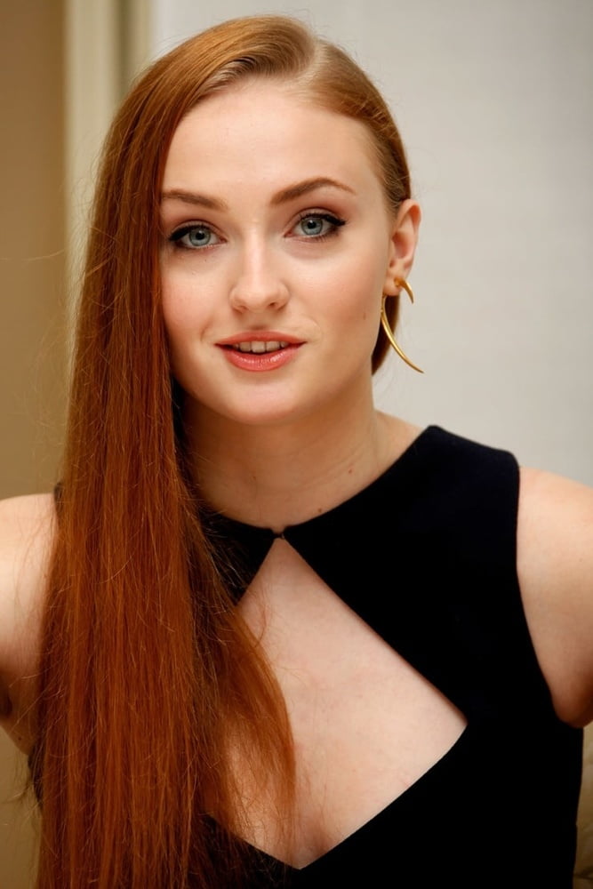 Sophie Turner cum trigger
 #82002640