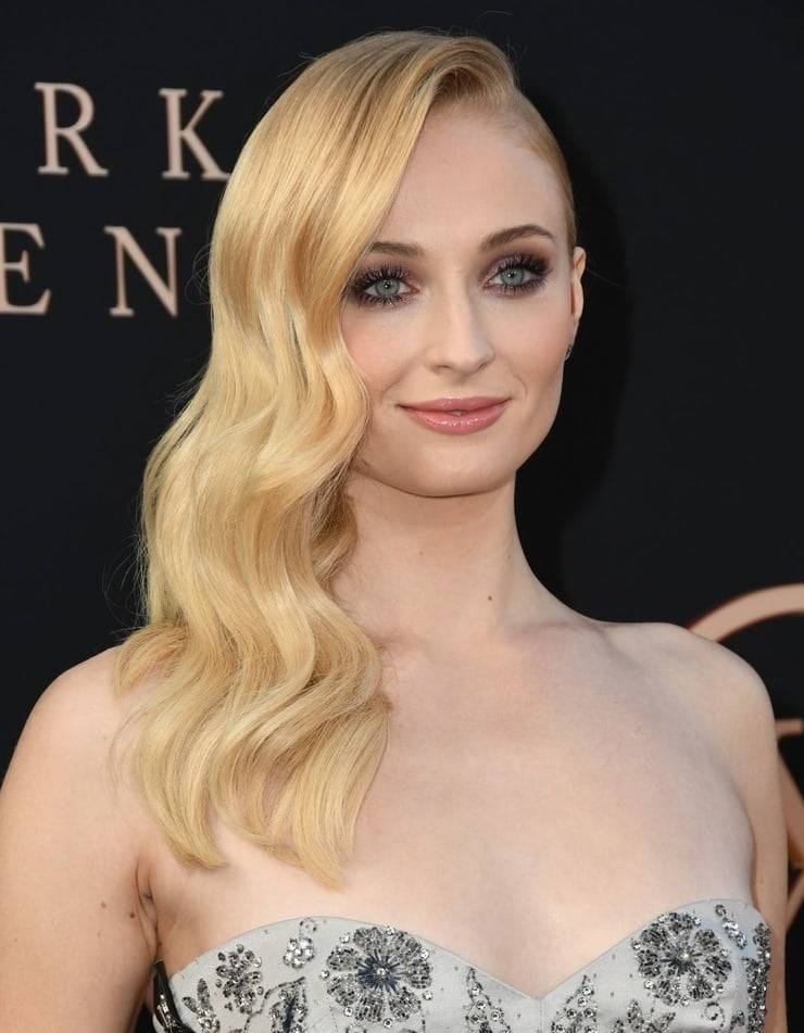 Sophie Turner cum trigger
 #82002665