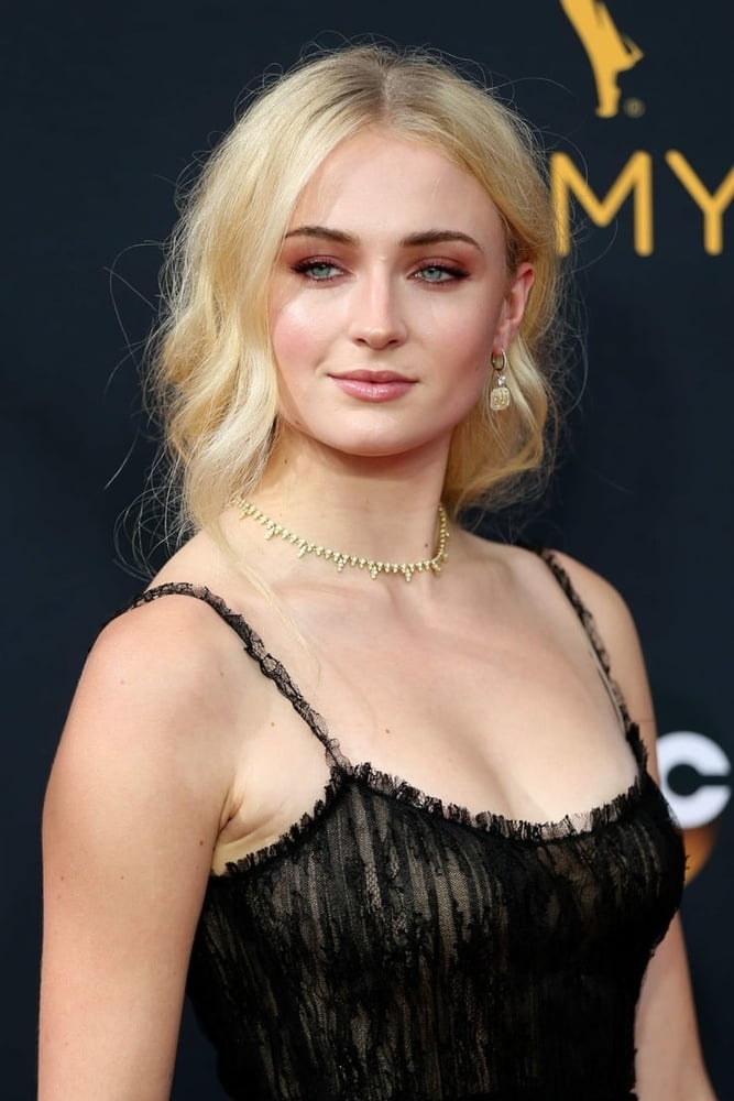 Sophie Turner cum trigger
 #82002671