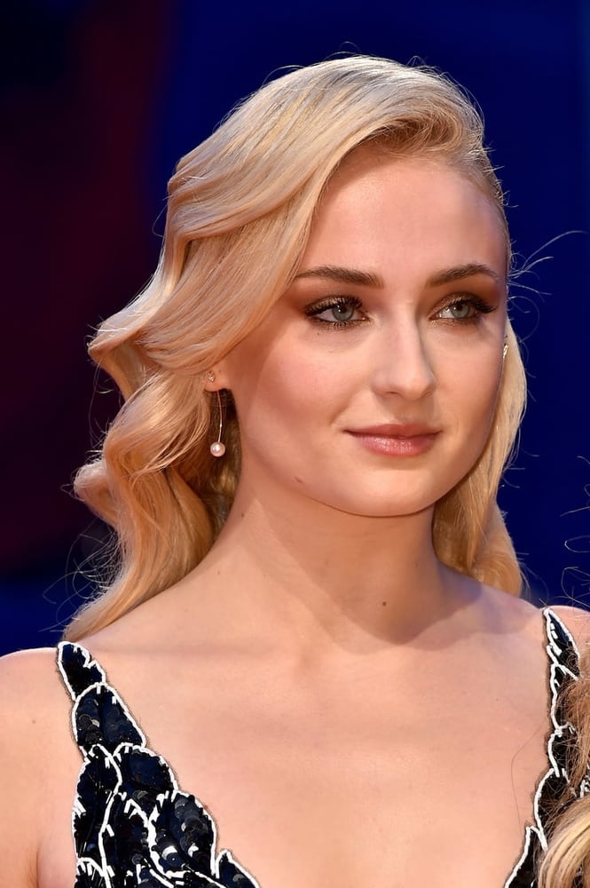 Sophie Turner cum trigger
 #82002687