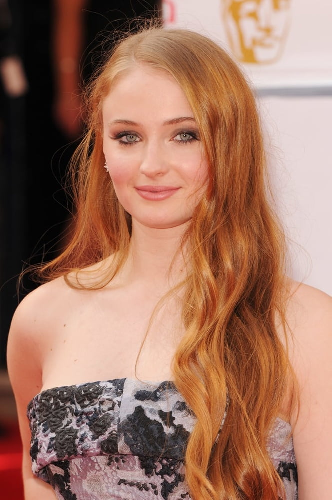 Sophie Turner cum trigger
 #82002695