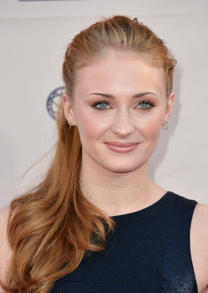 Sophie Turner cum trigger
 #82002698