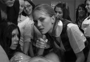 Chicas en uniforme....
 #80248689