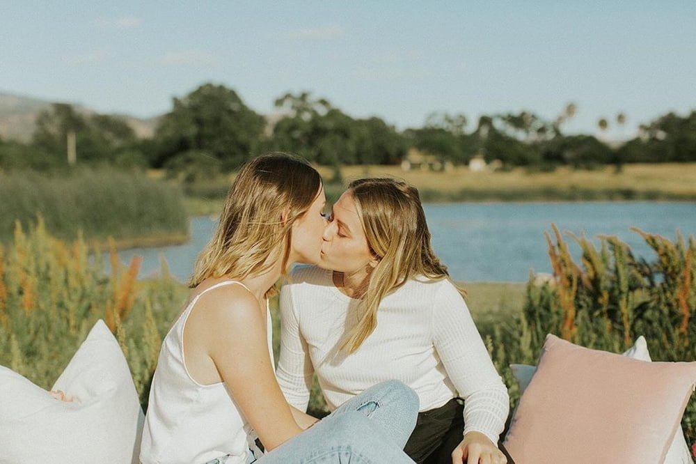 ¡Besos de chica! 4
 #88528715