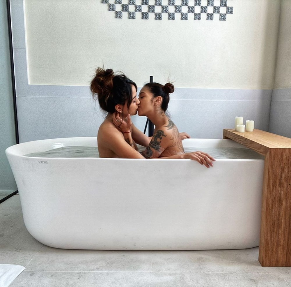 ¡Besos de chica! 4
 #88528721