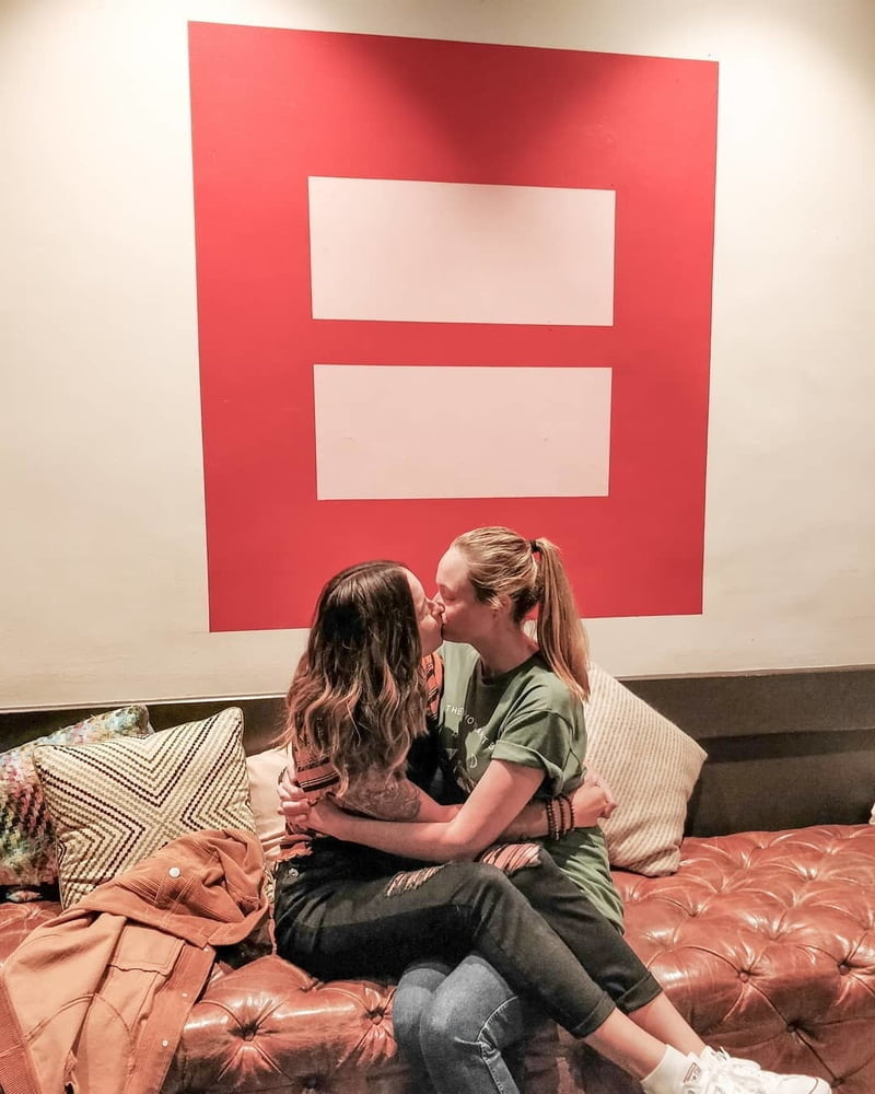 ¡Besos de chica! 4
 #88528724