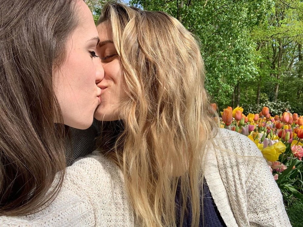 ¡Besos de chica! 4
 #88528733