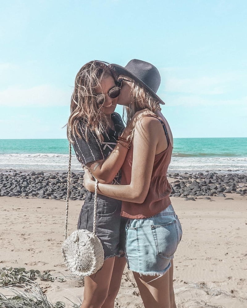 ¡Besos de chica! 4
 #88528742