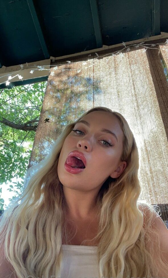 Zoeyisasiren desnuda #108110532