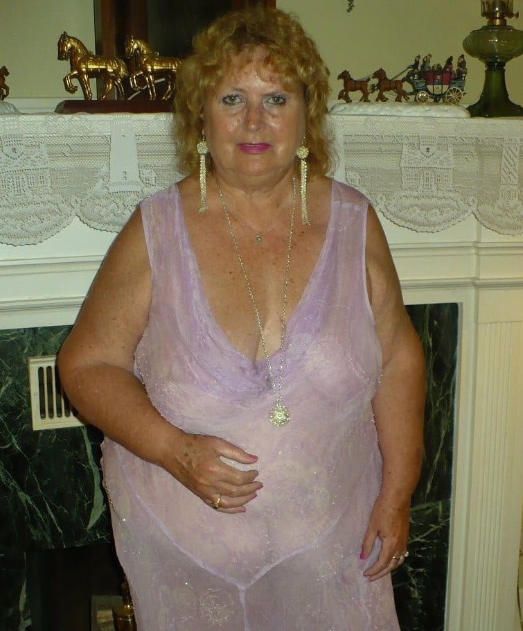 Mayor y caliente 178 (usando see thru)
 #90068698