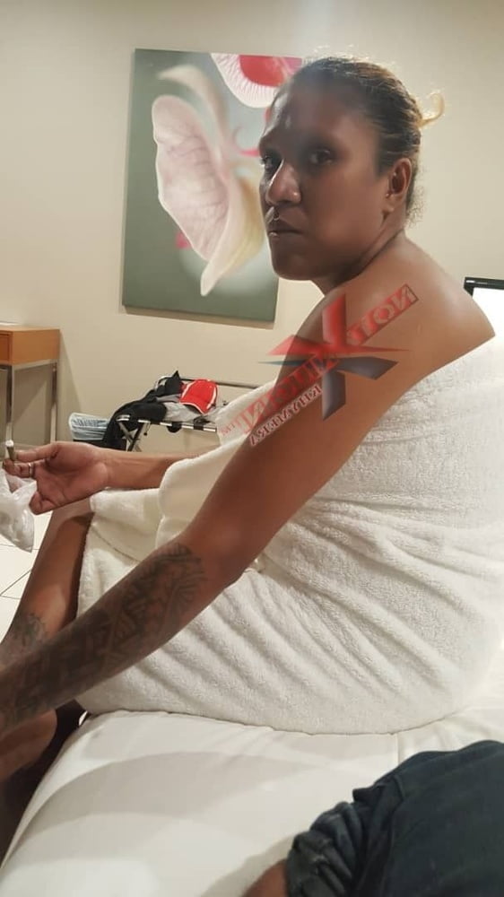 魅惑のキットと花
 #89350562